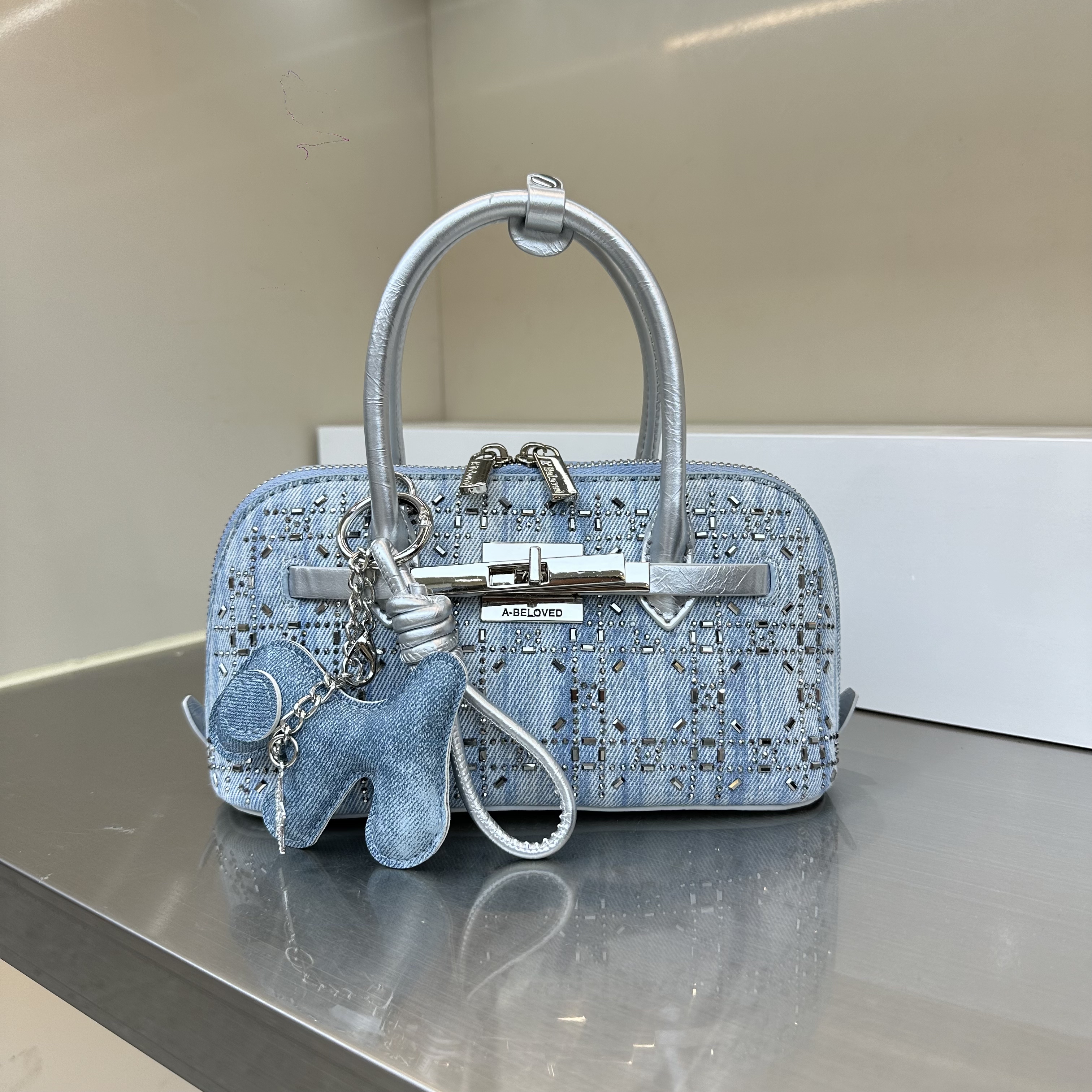 新款时尚手提定型牛仔包烫钻贝壳包实用百搭通勤斜挎包休闲女包包