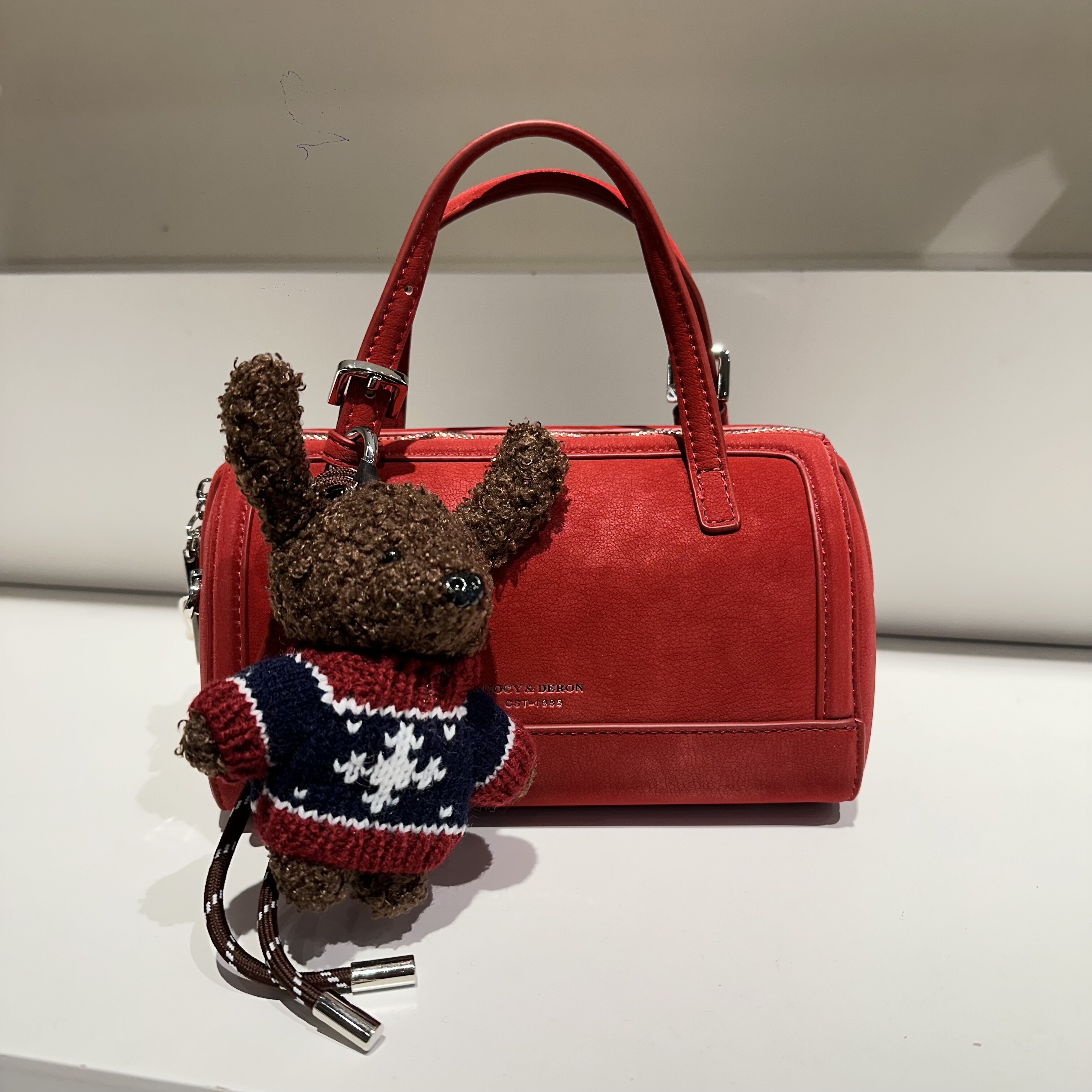 今年流行的红色新款手提轻便小方包复古休闲慵懒风软皮链条斜挎女