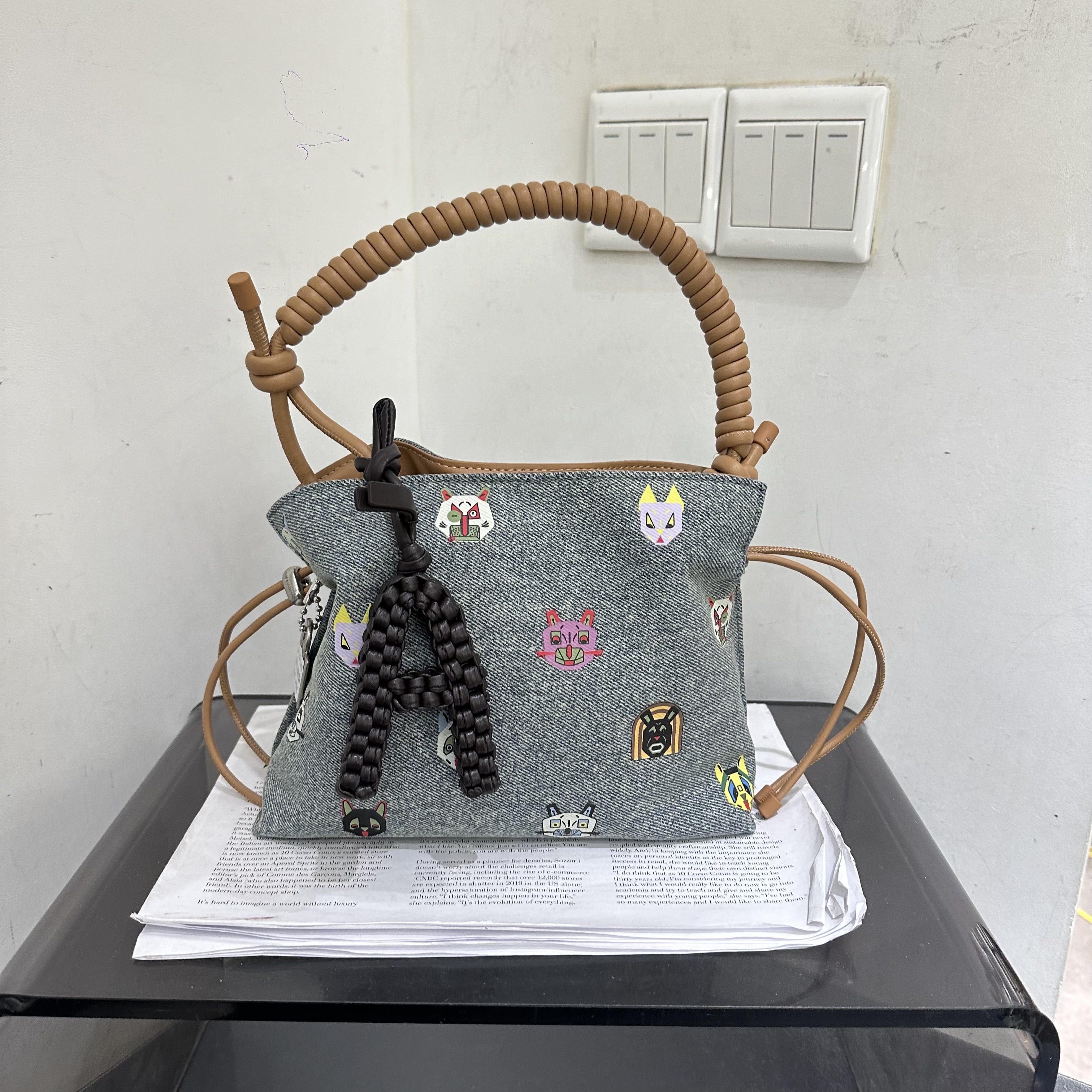 玛莎新款时尚手提抽绳福袋水桶包轻便牛仔布涂鸦小众时尚休闲斜挎