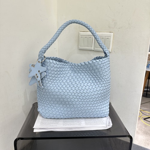 糖果色春色休闲慵懒松弛感大容量单肩腋下妈咪包时尚手工编织女包