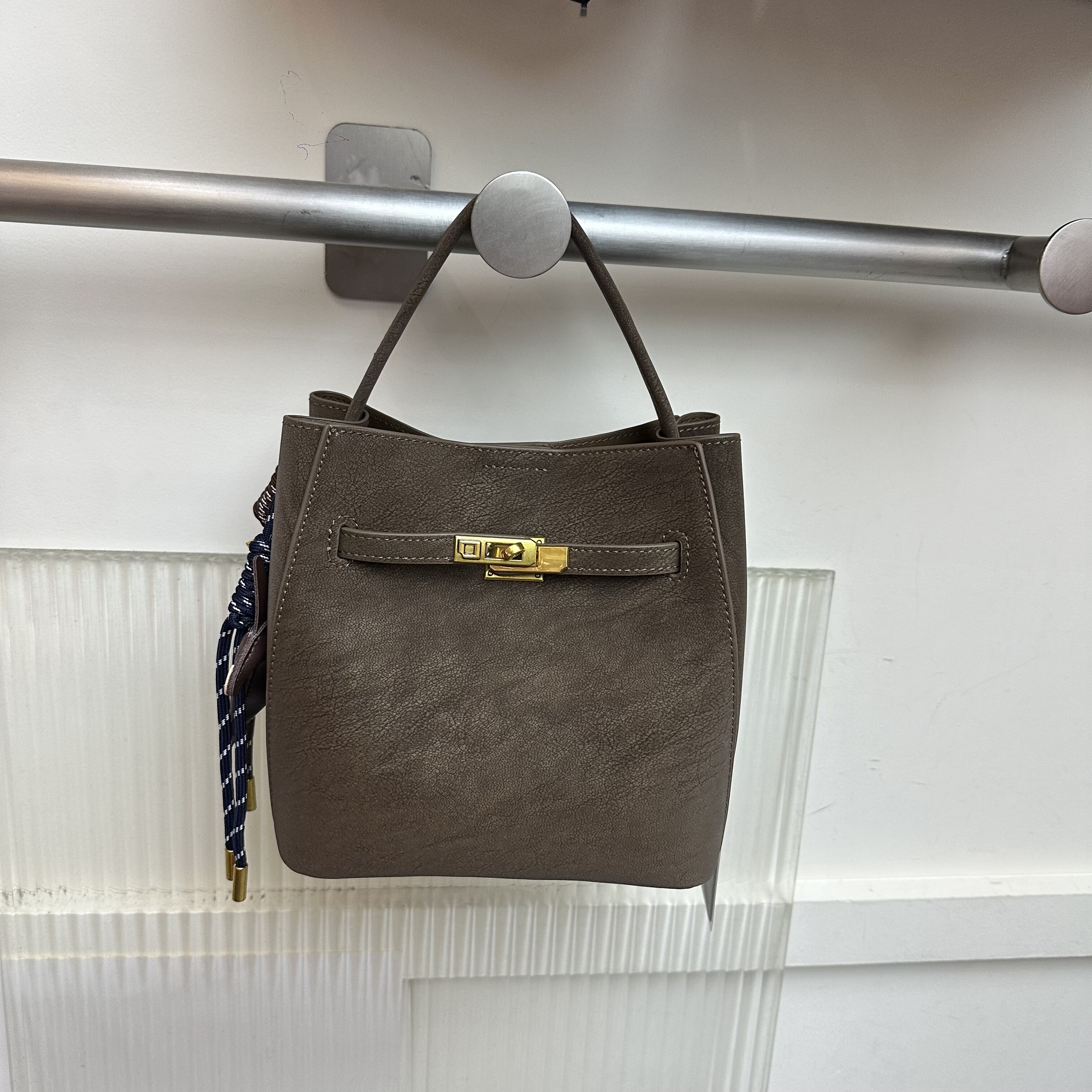 新款复古休闲手提软皮水桶子母包时尚简约斜挎百搭通勤包女洋气包