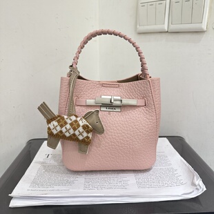 劳拉时黛新款复古休闲慵懒风软皮荔枝纹手提水桶包斜挎女包子母包