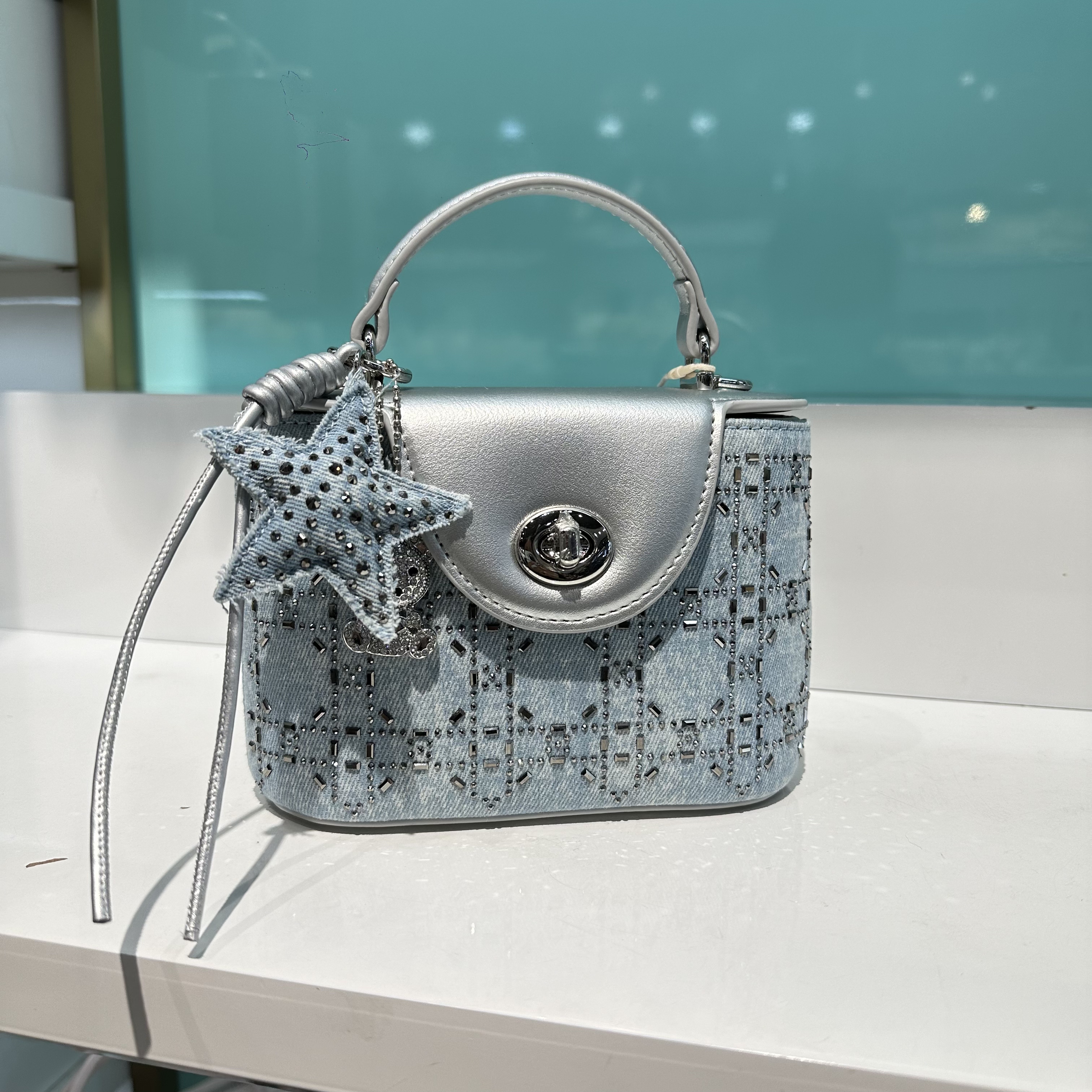 新款时尚镶钻手提定型锁扣牛仔包菱格斜挎包休闲女包简约百搭银色