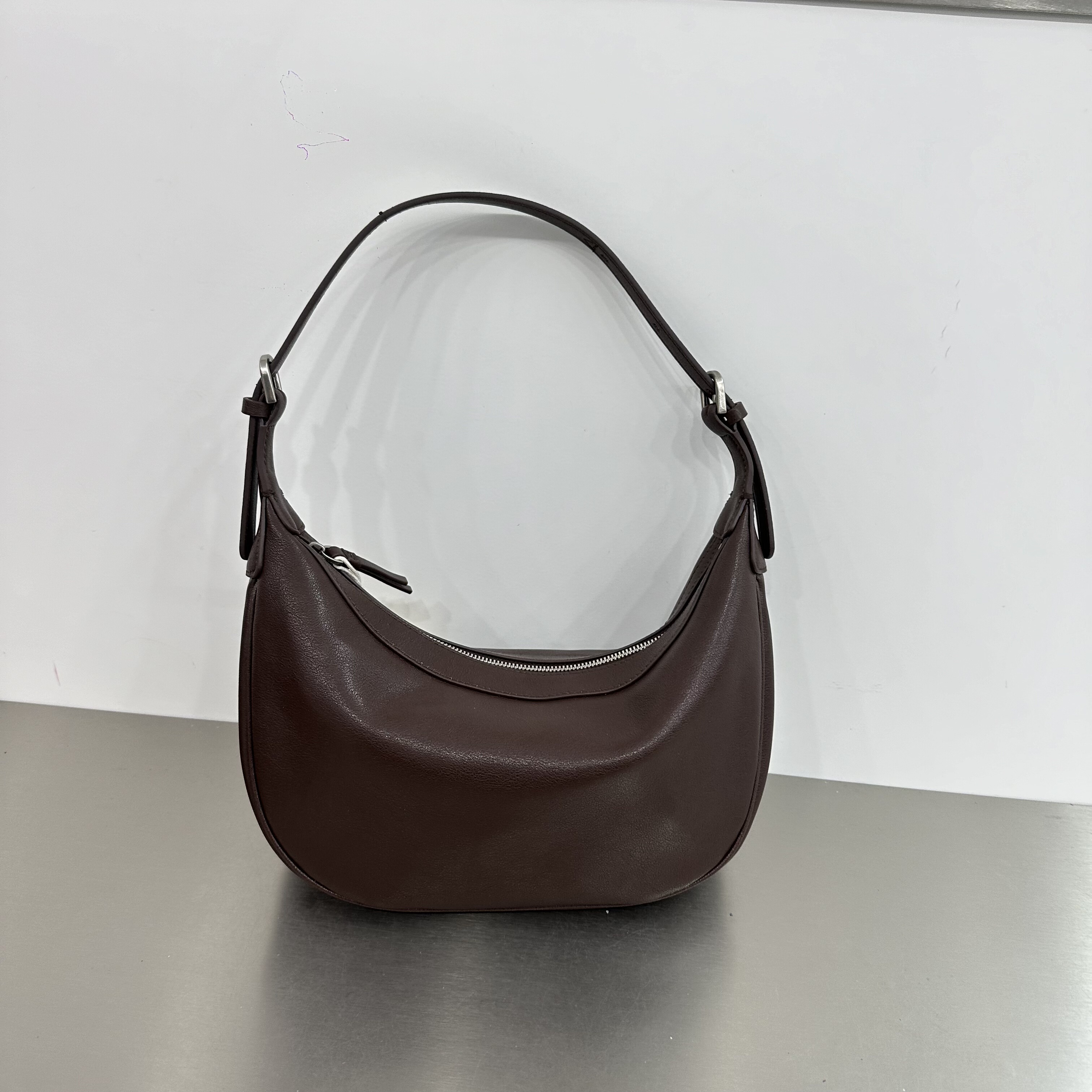 新款休闲时尚牛皮简约软皮大容量纯色慵懒风单肩斜挎月牙真皮女包