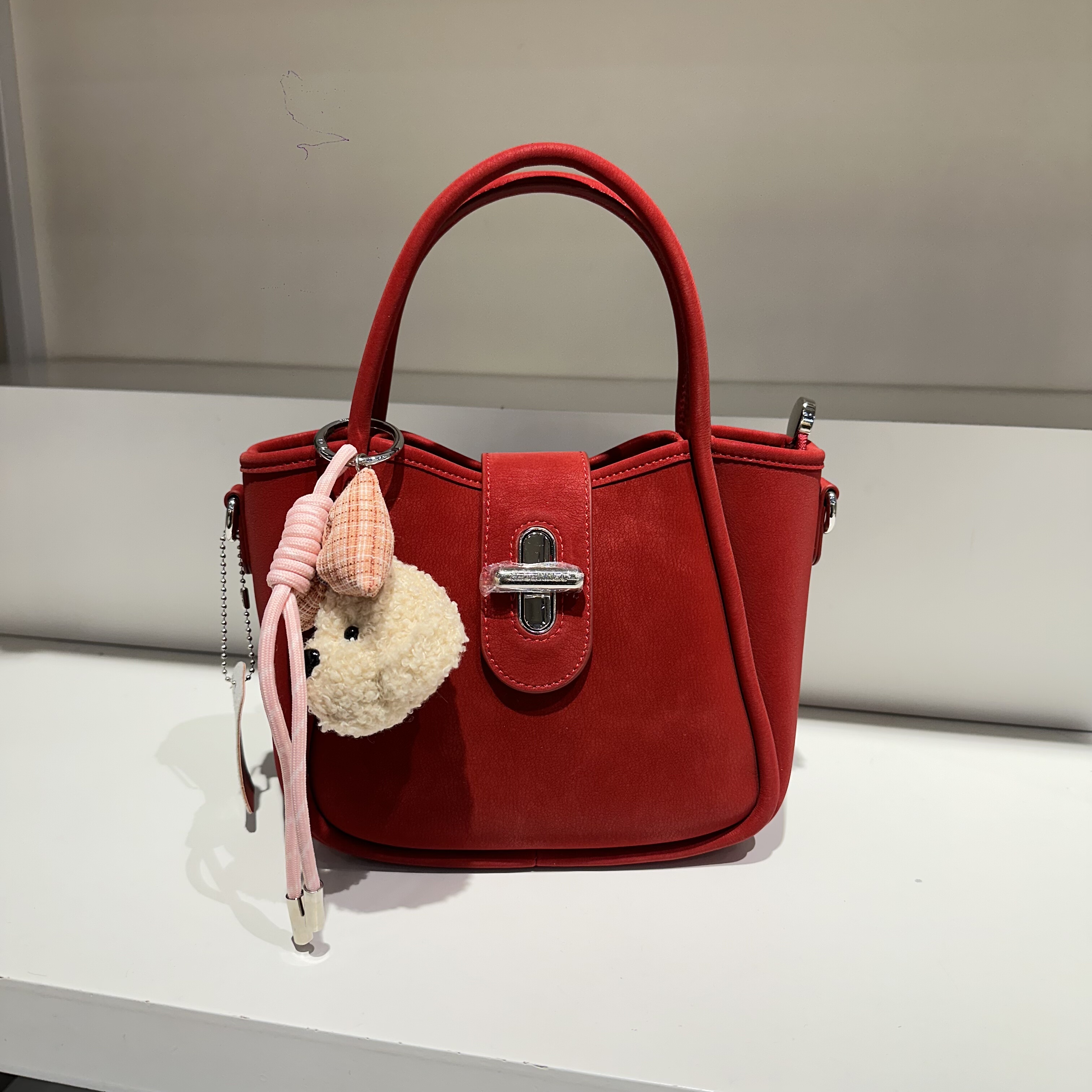 新款红色手提韩版简约菜篮子包包复古休闲慵懒风软皮斜挎女包子母