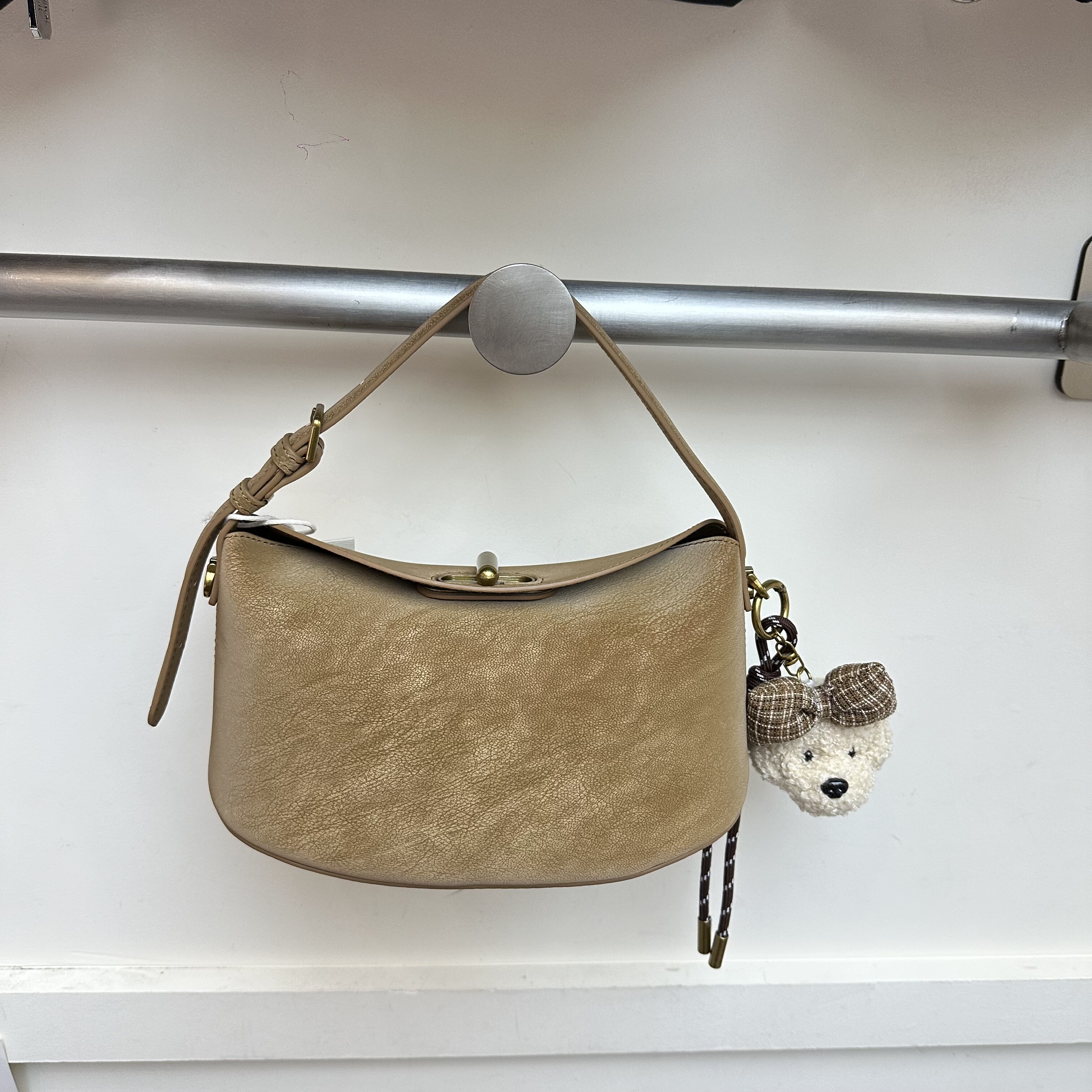 新款复古休闲慵懒风月牙手提包时尚简约斜挎百搭通勤包女洋气软皮