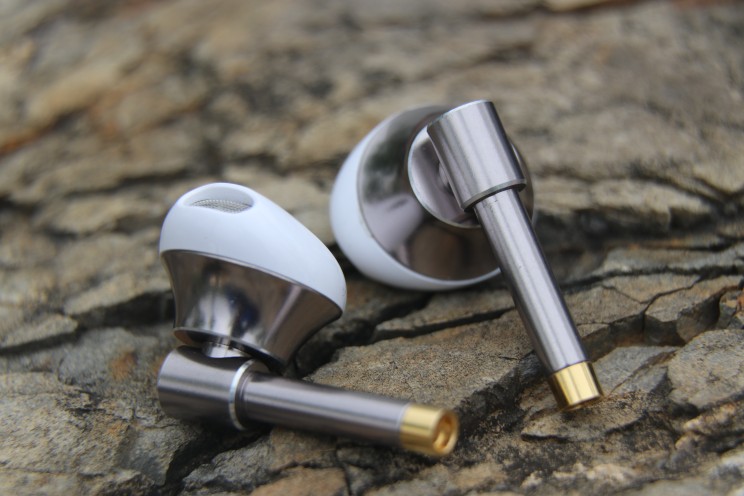 CNC高精度 轻型半入耳金属耳机  高端 超细复合纤维振膜 发烧音质