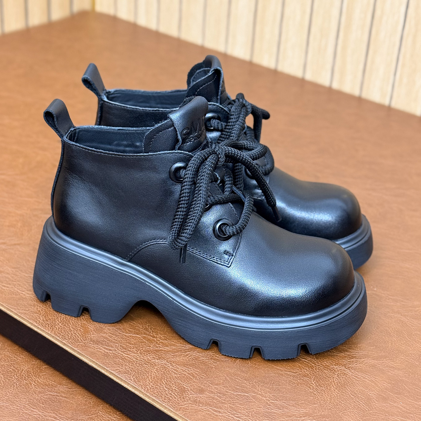 真皮超轻厚底马丁靴女款英伦风系带短靴增高小个子复古加绒及裸靴