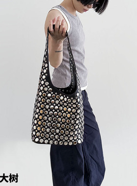 YAU大树 铆钉腋下包大容量托特包潮酷黑单肩包欧美街拍博主经典包