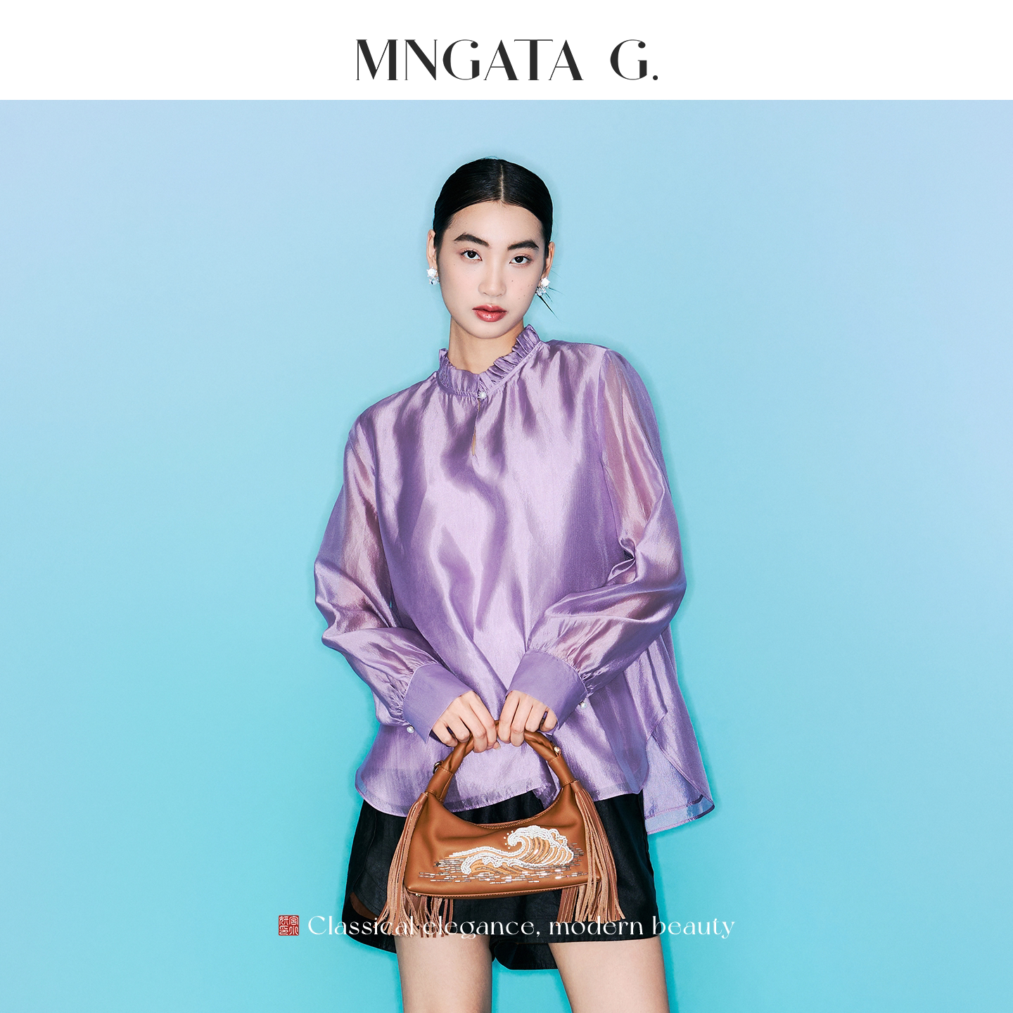 宫小妍【幻彩水光】曼加塔轻中式荷叶边缎面上衣6011801