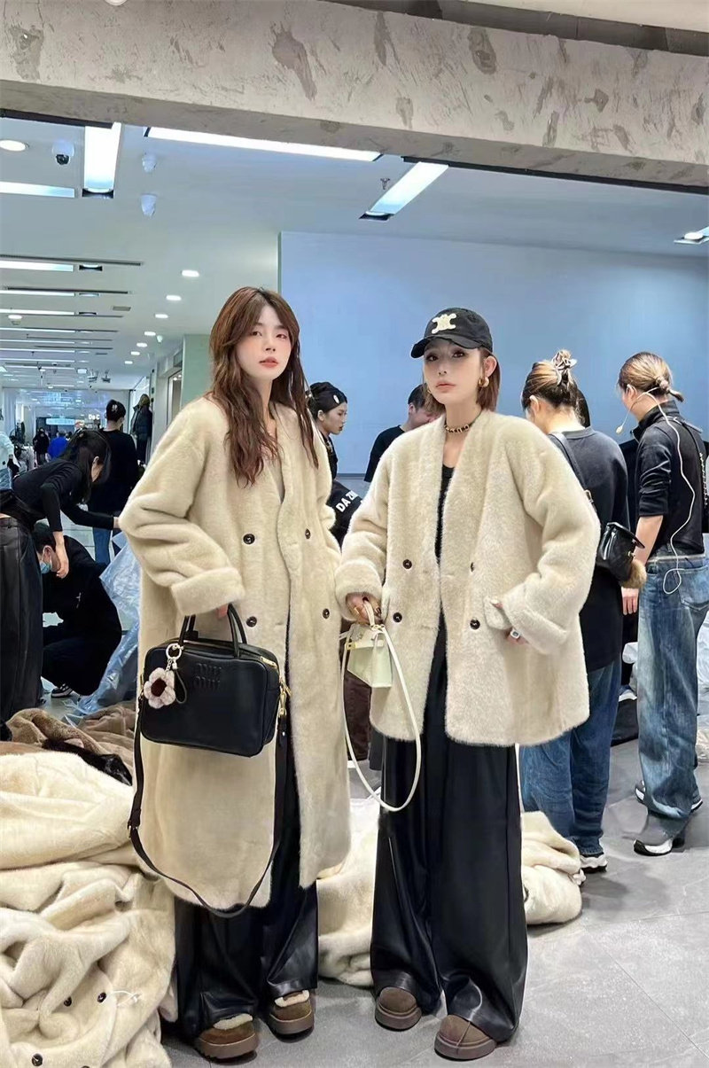 2024冬季挽袖v领长款皮毛一体仿水貂绒毛毛大衣外套女环保皮草厚