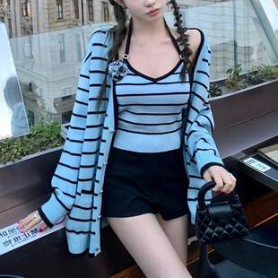 女初秋吊带外套 两色条纹小香针织开衫 挂脖背心 短裙裤 胸针套装