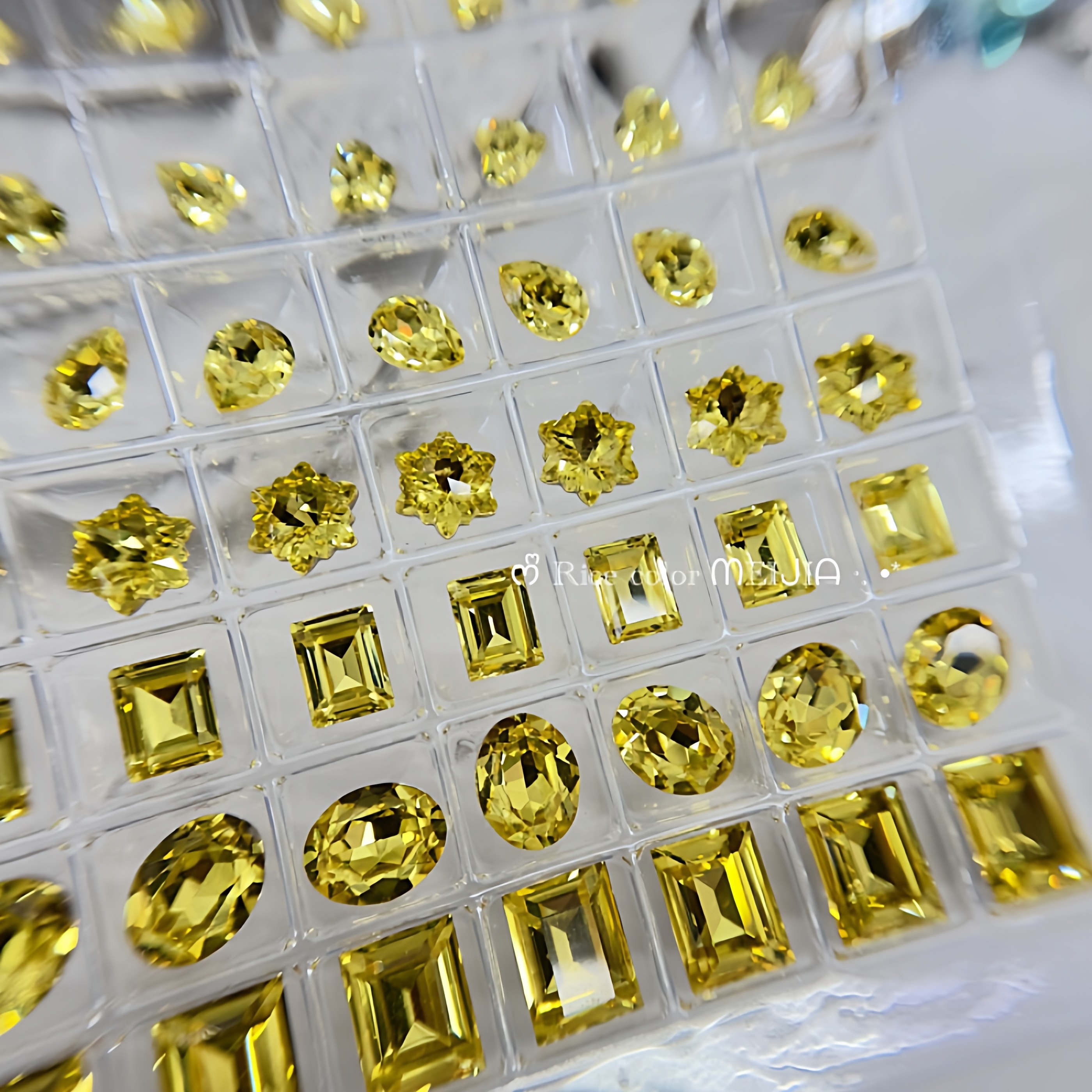 金黄色尖底异形美甲钻 爆闪水钻diy饰品配件指甲装饰 高品质闪钻,彩妆/香水/美妆工具,指甲装饰,淘宝优惠券,粉丝福利购,淘宝优惠卷