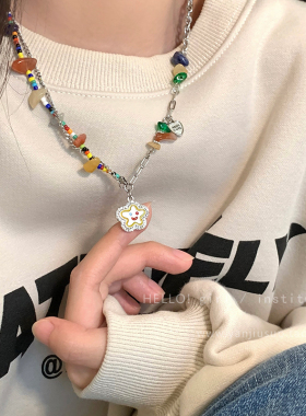 童趣彩色串珠笑脸吊坠项链女款轻奢小众卫衣链配饰甜酷百搭锁骨链