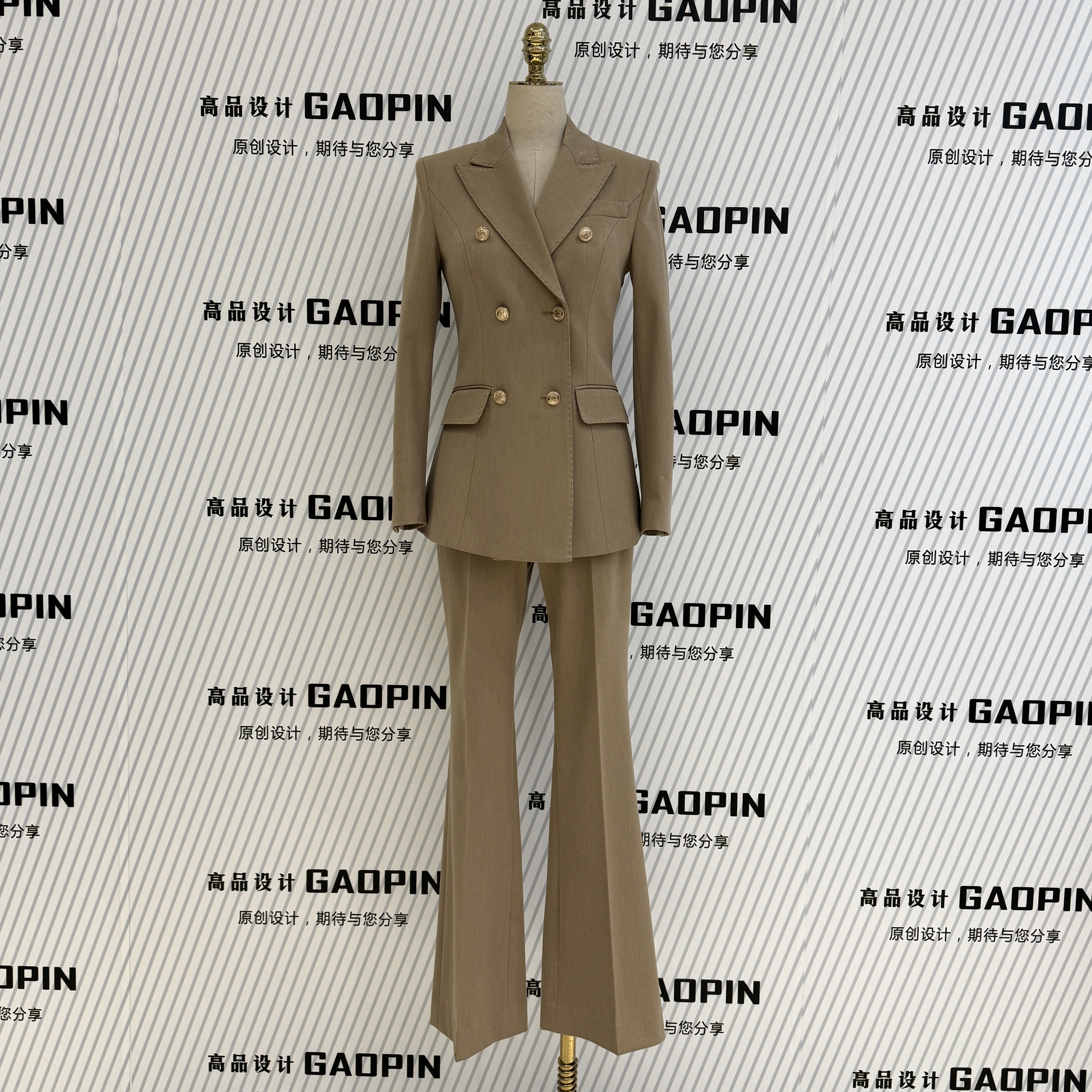 春秋款高端卡其色西装女双排扣修身微喇叭裤两件套职业通勤工作服