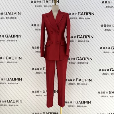 红色西装套装女中国红播音宴会