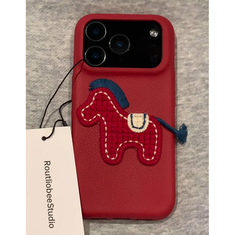 蓝头发红马适用苹果17promax手机壳新款iPhone16pro卡通14华为p70保护套15可爱13小米17皮纹vivox200荣耀oppo