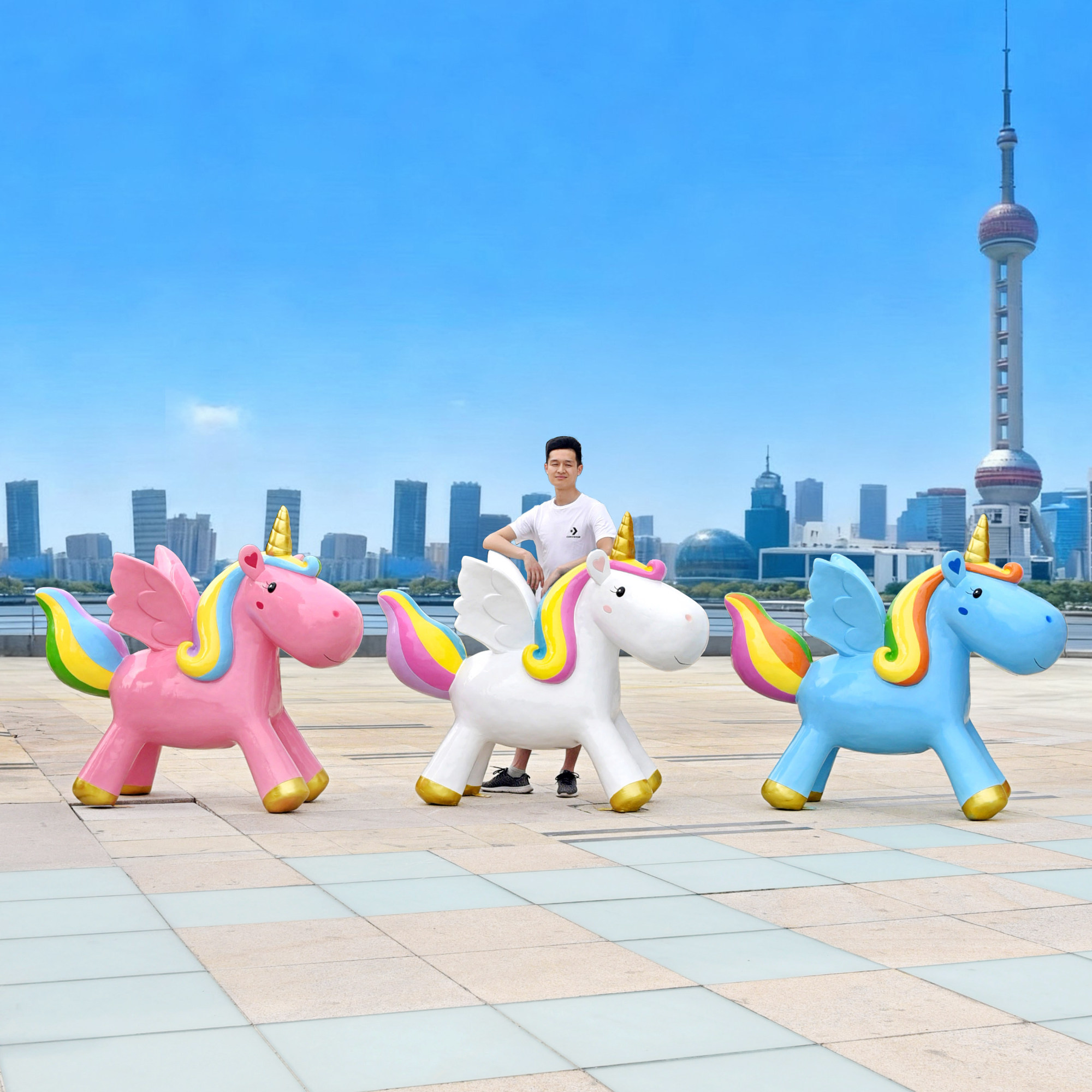 户外卡通独角兽飞马坐凳座椅商场幼儿园玻璃钢雕塑网红装饰品摆件