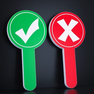 桃黑黑举牌同款对错牌抖音桃黑黑belike对号牌叉号牌表情包抽象