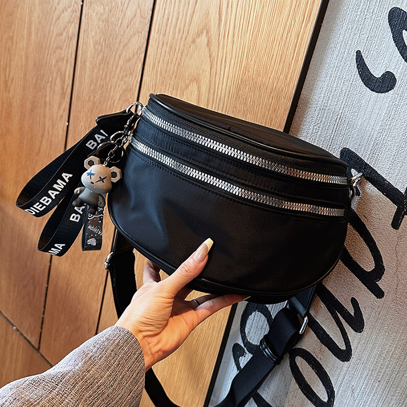 马鞍包牛津布斜挎胸包女