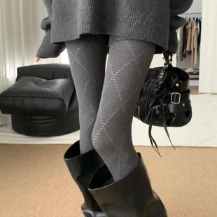 SOS！真想把菱格裤袜焊在腿上！大菱格微透sha！配长靴好迷人啊！