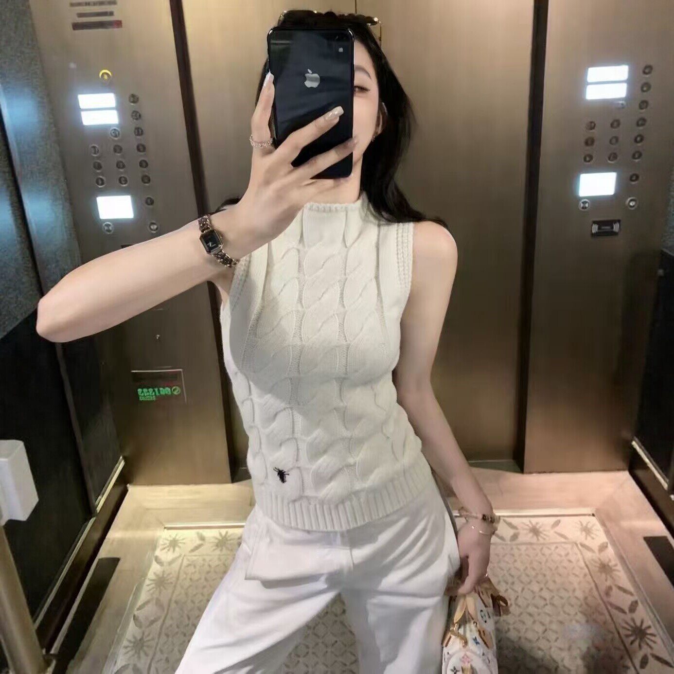 法式刺绣小蜜蜂麻花纹半高领修身针织背心无袖叠穿背心辣妹风上衣