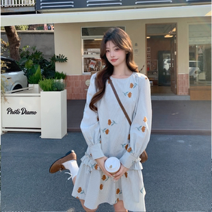 法式温柔风白色长袖碎花连衣裙女小个子收腰亚麻裙