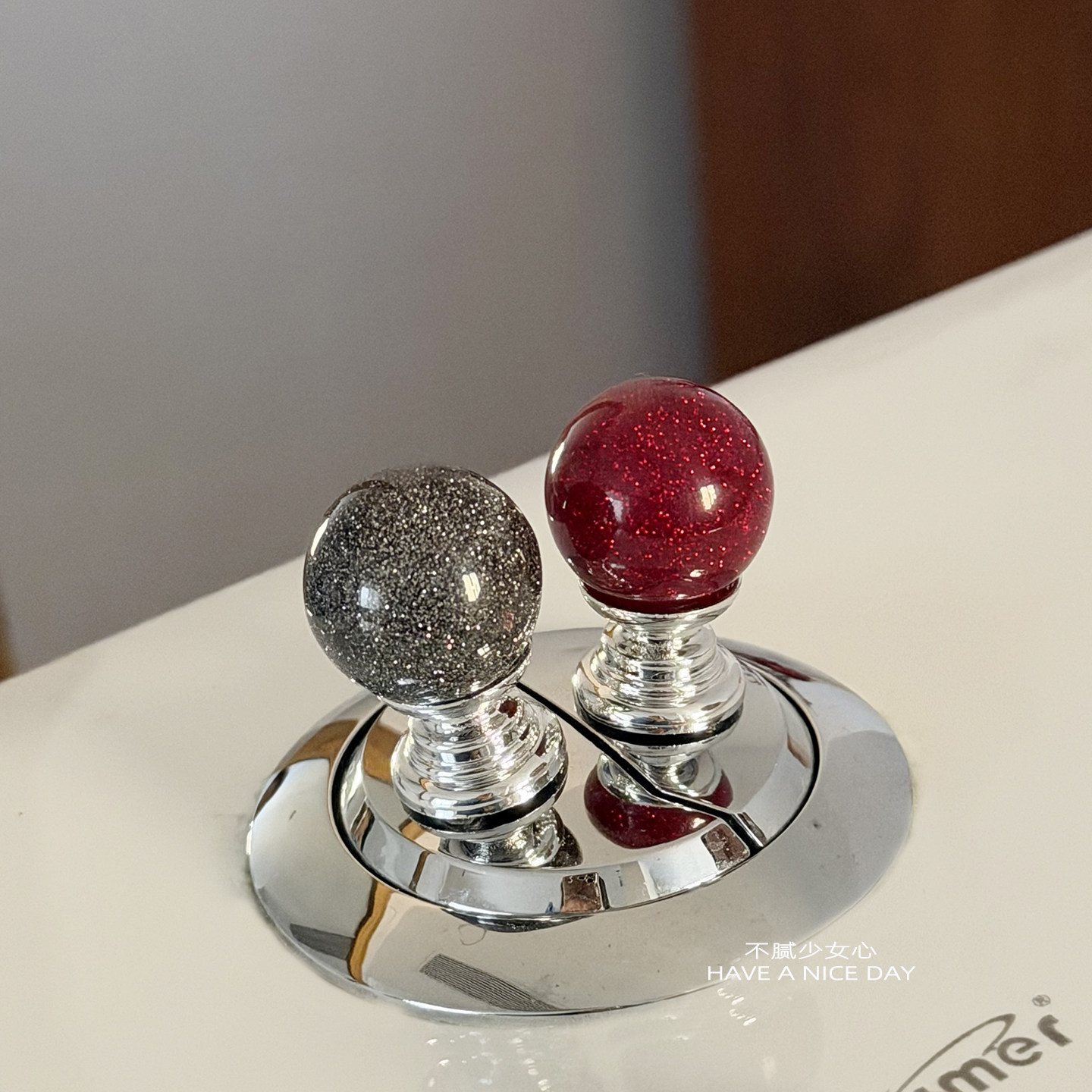 新年好物红色水晶球马桶按压器卫生间冲水按钮美甲专用水箱按键贴,家庭/个人清洁工具,马桶提盖器,淘宝优惠券,粉丝福利购,淘宝优惠卷