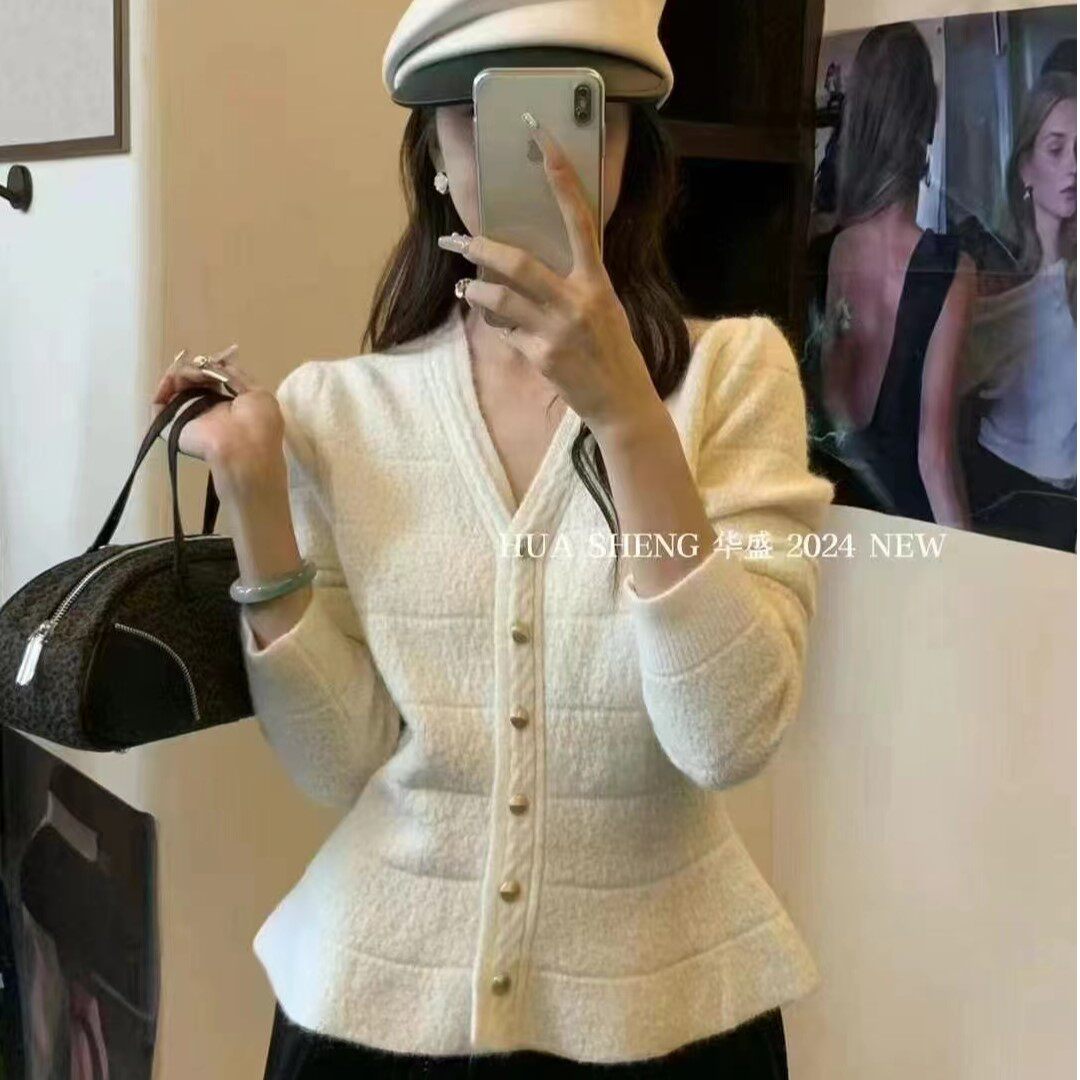 法式泡泡袖珍珠扣针织开衫女秋冬新款短款纯色V领荷叶边小香毛衣