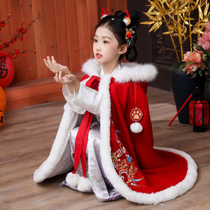 芳菲苑儿童冬款汉服拜年服红色儿童斗篷加绒加厚新年款刺绣披风