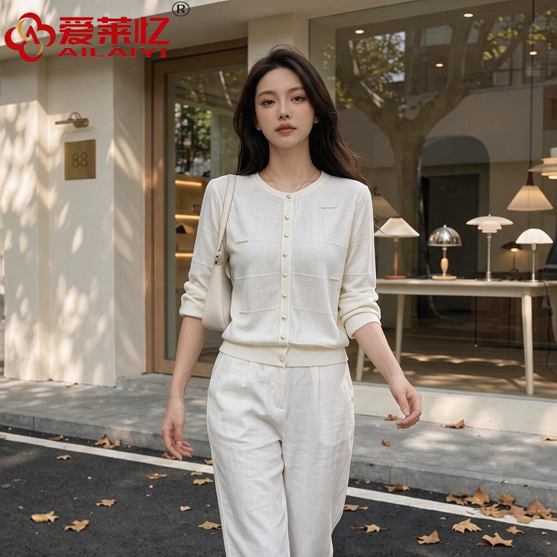 爱莱忆珍珠扣针织开衫女款显瘦