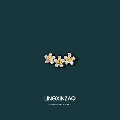 治愈系微笑花朵胸针精致简约百搭