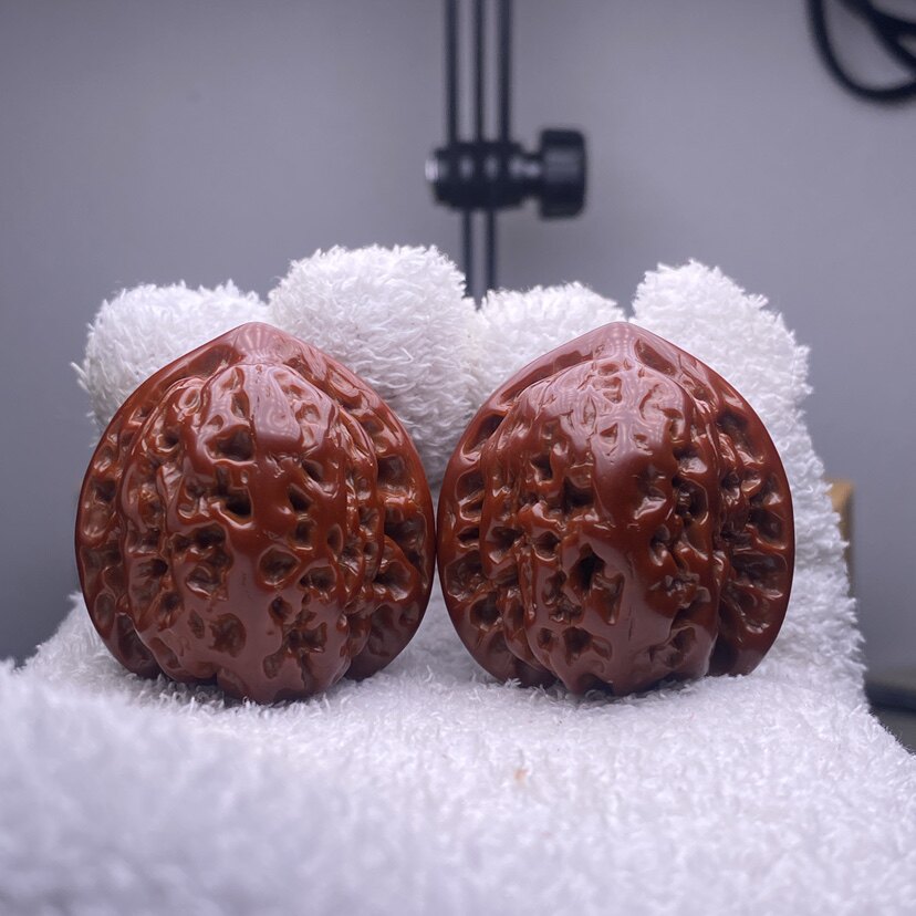 精品文玩核桃手把件 野生麻核桃 闷尖白狮子头四座楼磨盘把玩核桃