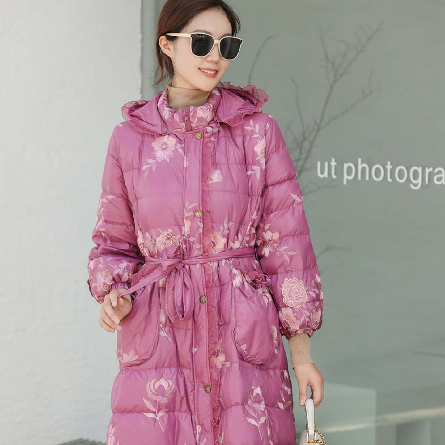 90白鸭绒羽绒服女2025年新款冬装高端刺绣收腰中长款过膝保暖外套