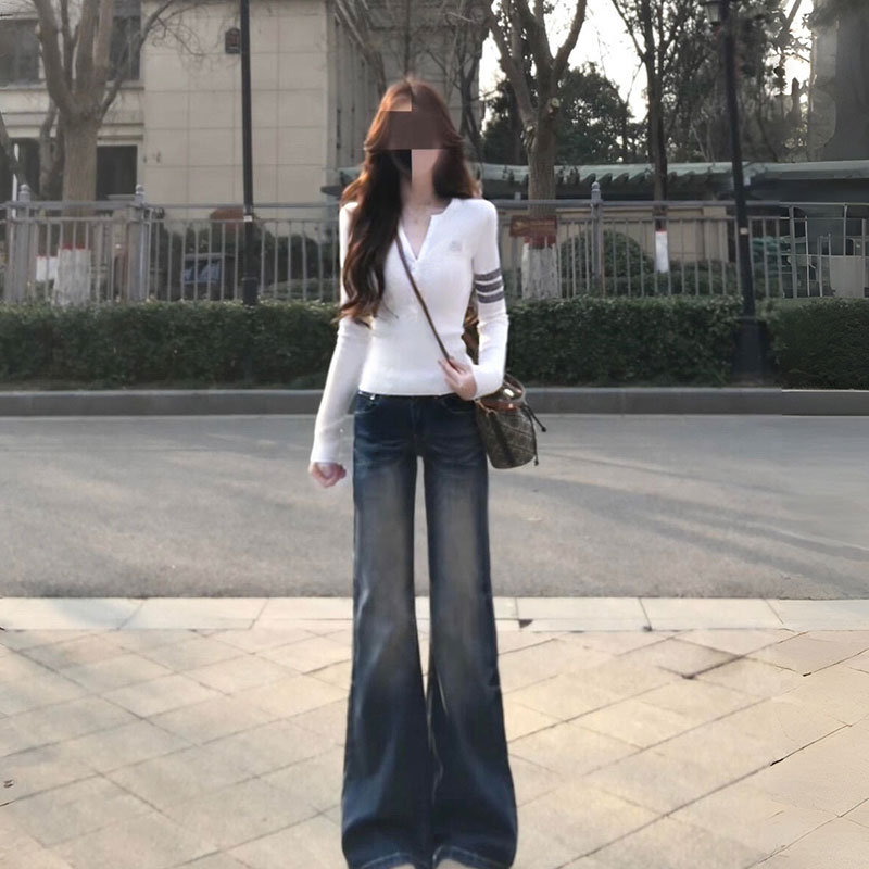 辣妹短款修身三条杠V领长袖T恤图片