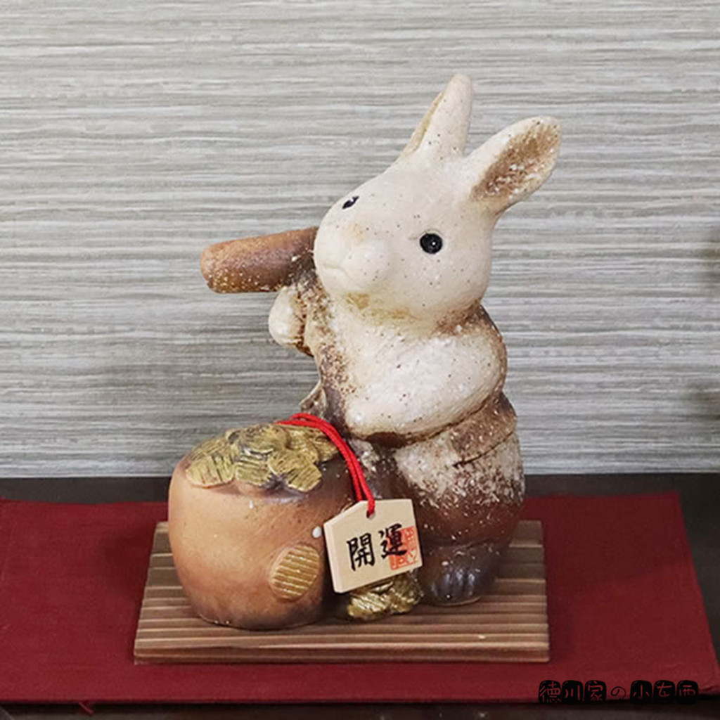 日本代购 信乐烧 捣年糕小兔子 2023 本命年 好运招福 可爱陶摆件