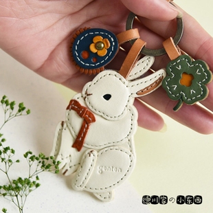 日本代购 红蝴蝶结白色兔子 可爱 卡通 牛皮 包包 钥匙 挂件 挂饰