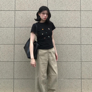 知名度SHOP 黑色美式正肩短袖女T恤夏设计感小众显瘦修身辣妹上衣