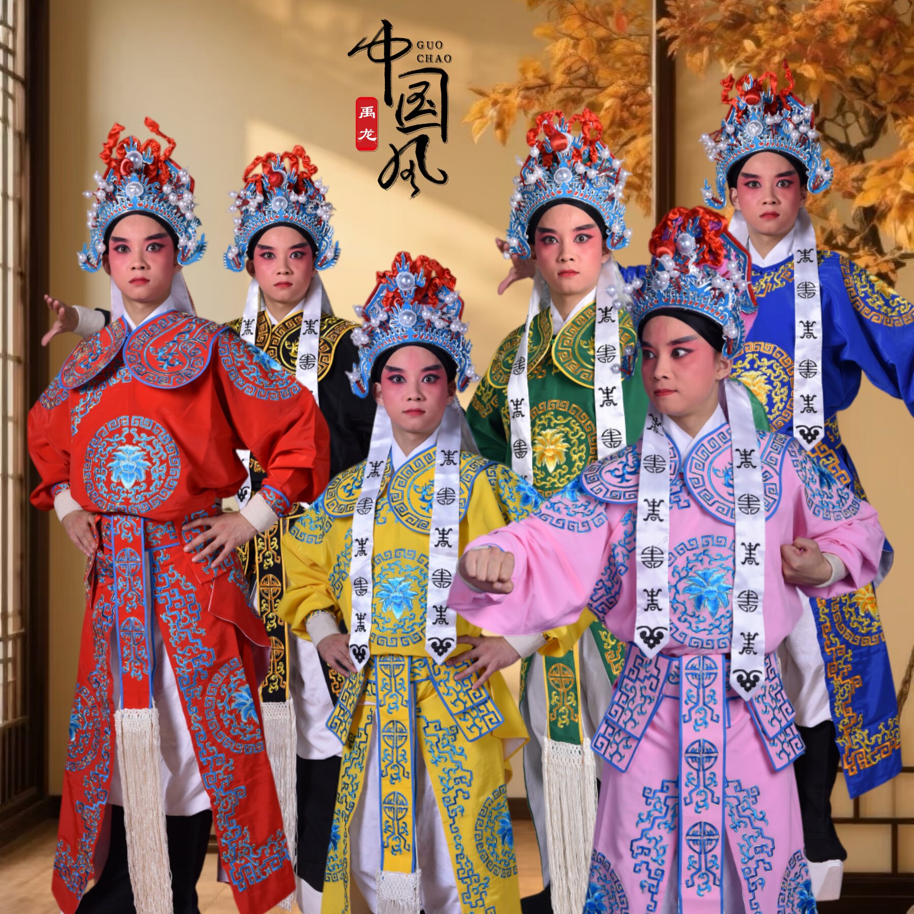 戏曲舞台白色团花箭衣武生