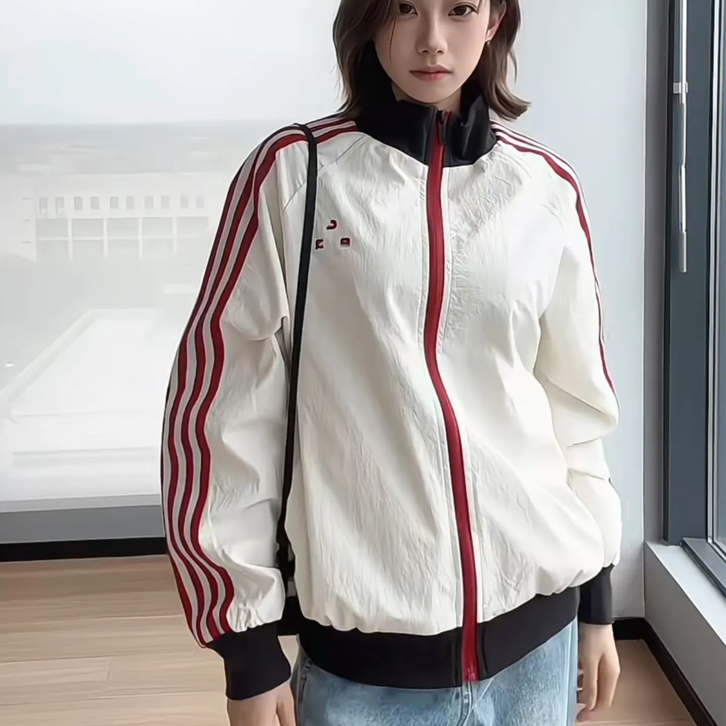 美式复古学院风三条杠立领外套女秋季设计感休闲宽松开衫运动卫衣