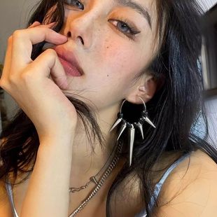 朋克荆棘尖刺锥形铆钉夸张耳环女小众个性耳夹亚文化暗黑潮耳饰
