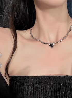 甜酷轻奢高级感锁骨链夏季精致小众项链黑色卫衣毛衣爱心嘻哈颈链