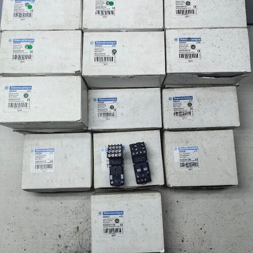 【全场5折起】全新带包装施耐德RXZE2M114中间继电器底座940424
