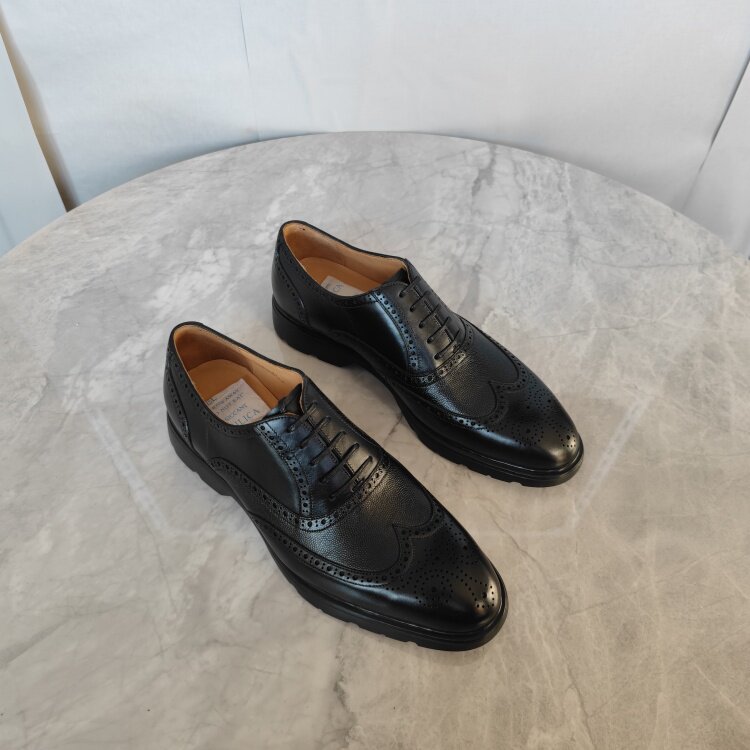 撤柜孤品头层牛皮布洛克雕花超轻耐磨发泡底春秋休闲商务系带男鞋