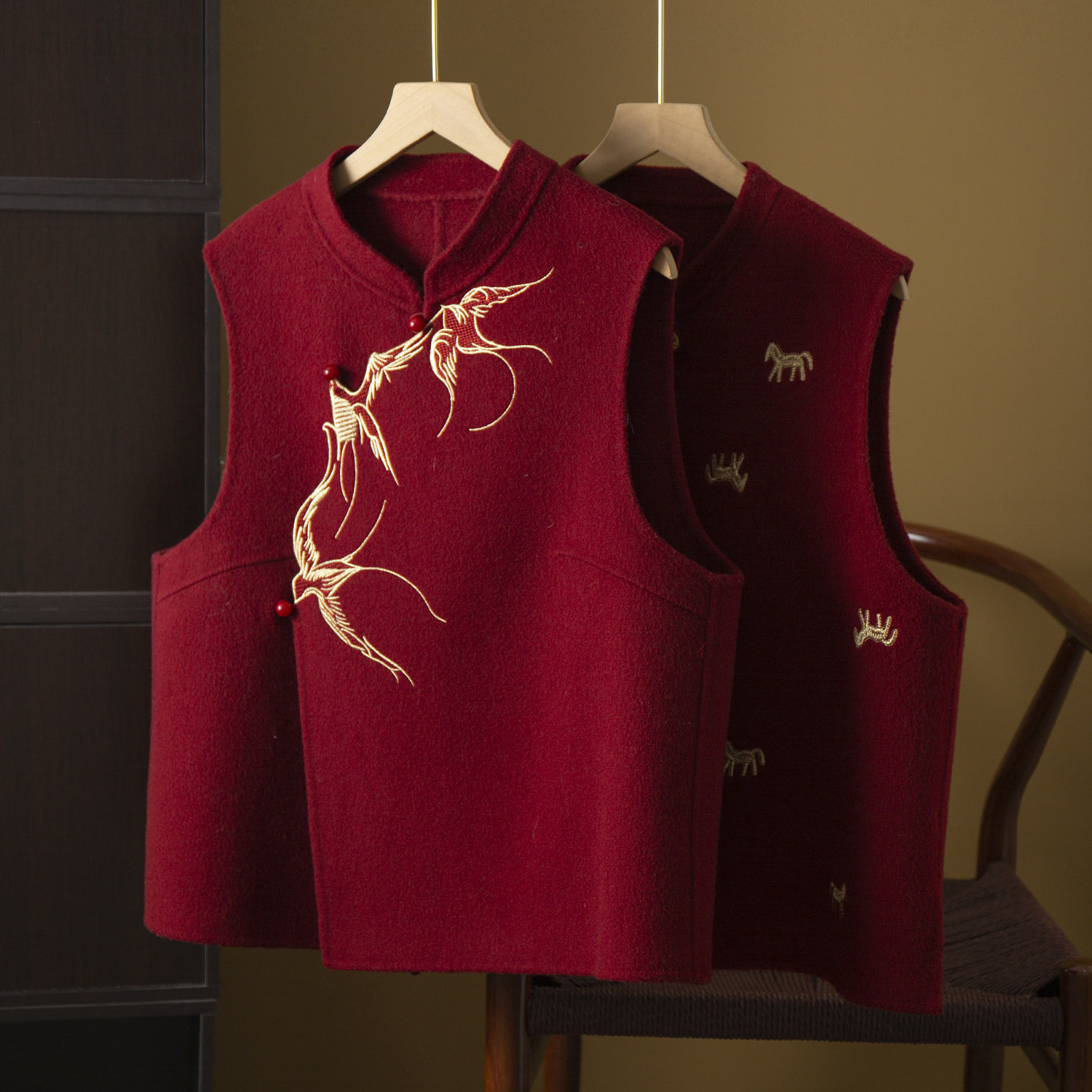 丝艺羊绒羊毛中式红色新年金线刺绣马甲女国风针织毛呢马夹外套春,女装/女士精品,马夹,淘宝优惠券,粉丝福利购,淘宝优惠卷