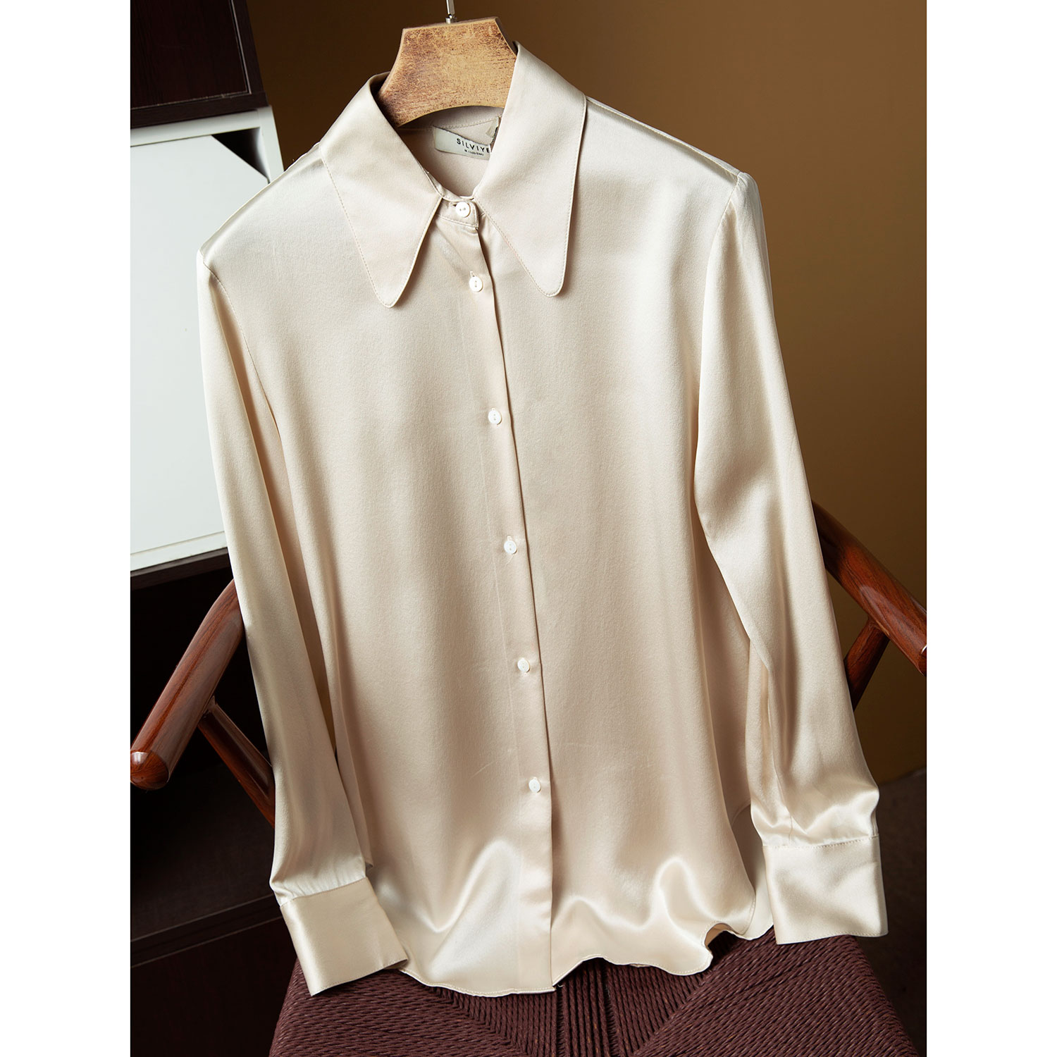 丝艺 重磅26姆米素绉缎面真丝长袖衬衫女通勤100%桑蚕丝缎面上衣