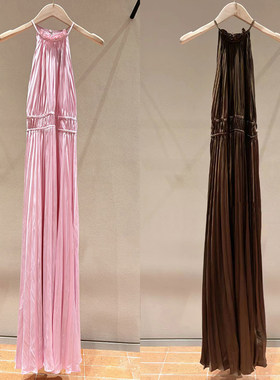 法式小众 2026夏季新款奢华百褶长裙顺滑纯色挂脖露肩收腰连衣裙