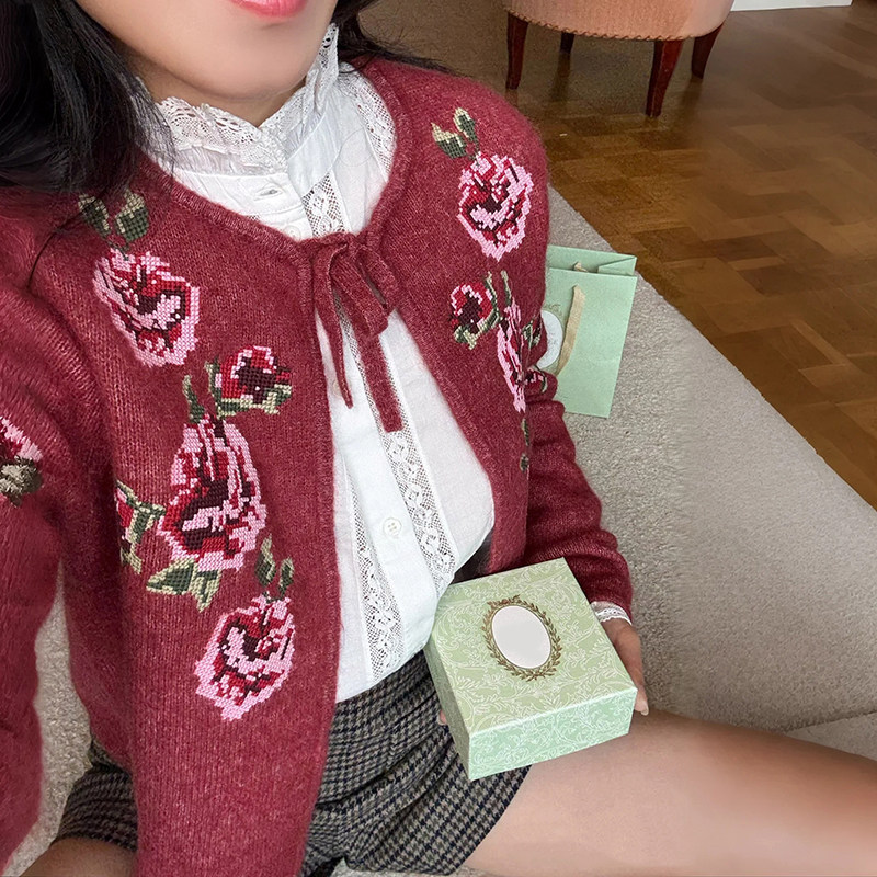 法式小众 2026早春混纺十字绣花朵钩编针织绑带宽松毛衣女