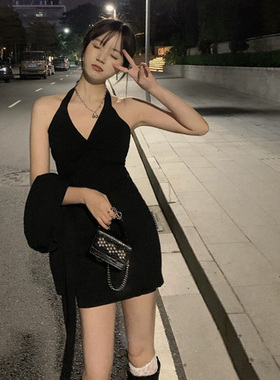 黑色辣妹挂脖吊带连衣裙女2023年春季新款设计感小众性感包臀短裙