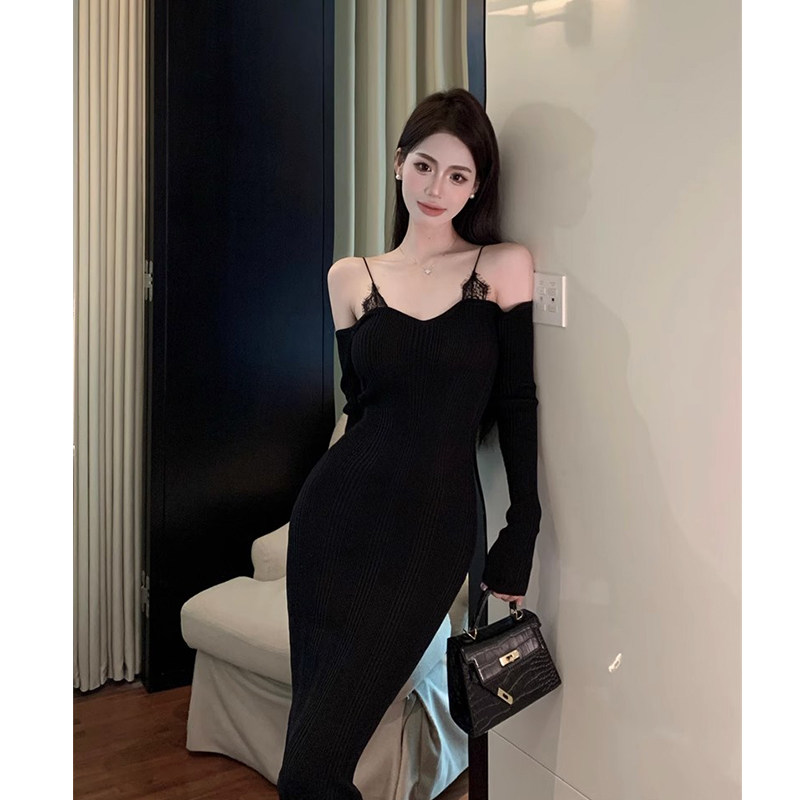 黑色露肩一字肩蕾丝吊带连衣裙女2024年秋季新款显瘦性感包臀短裙